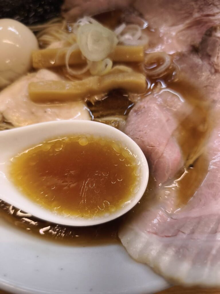 麺処ろくめい中華そばのスープ