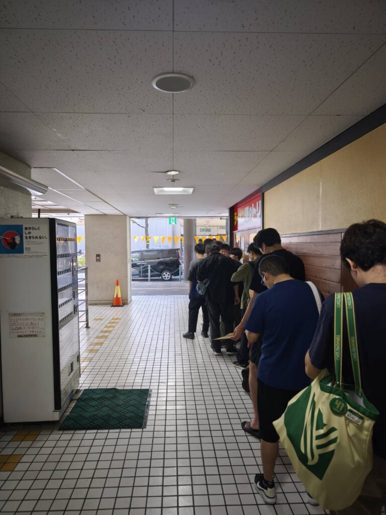 ラーメン豚のトリコの行列