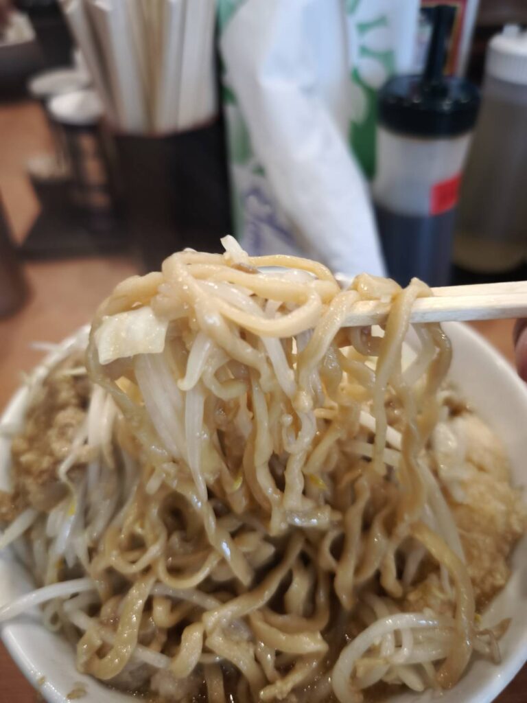 ラーメン豚のトリコの麺