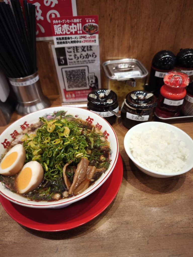 伍福軒大宮東口店のラーメンと半ライス