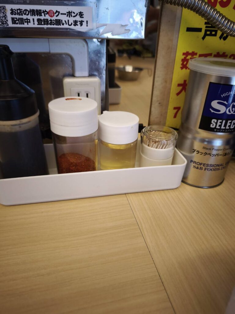 顎で喰らえ春日部店の卓上調味料