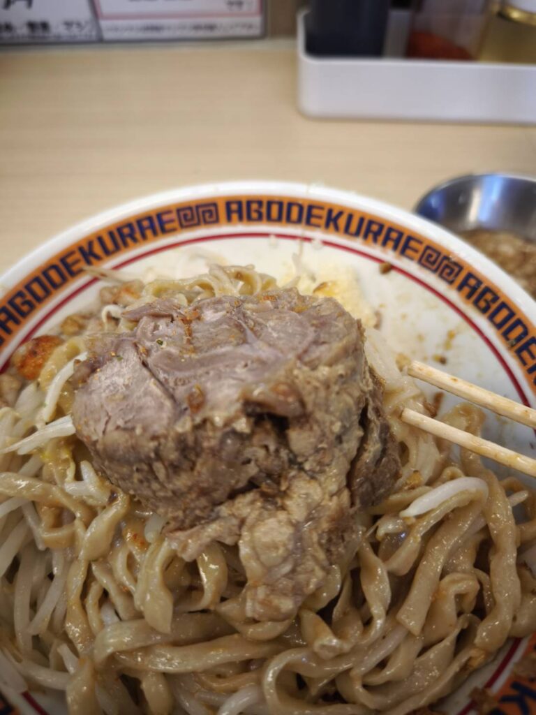 顎で喰らえ春日部店の豚