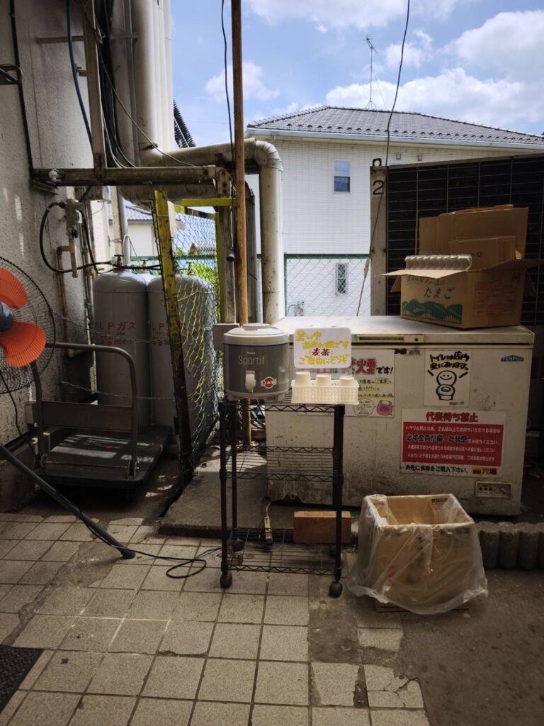 麺屋穴場の麦茶サービス