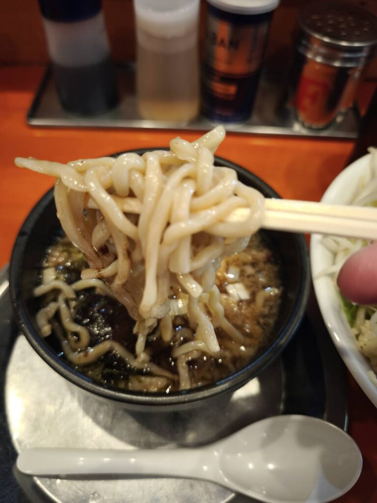 麺屋穴場のつけ麺の麺