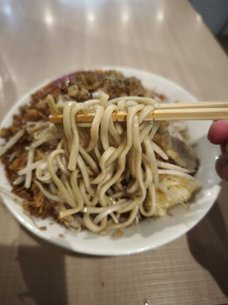 トマトラーメン カッパハウスのトマ二郎の麺リフト