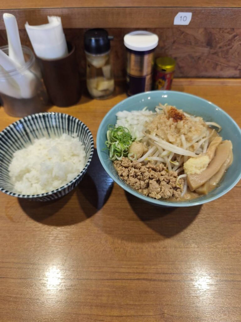 寿製麺よしかわ 川越店の凶暴な特濃味噌ラーメンと半ライス