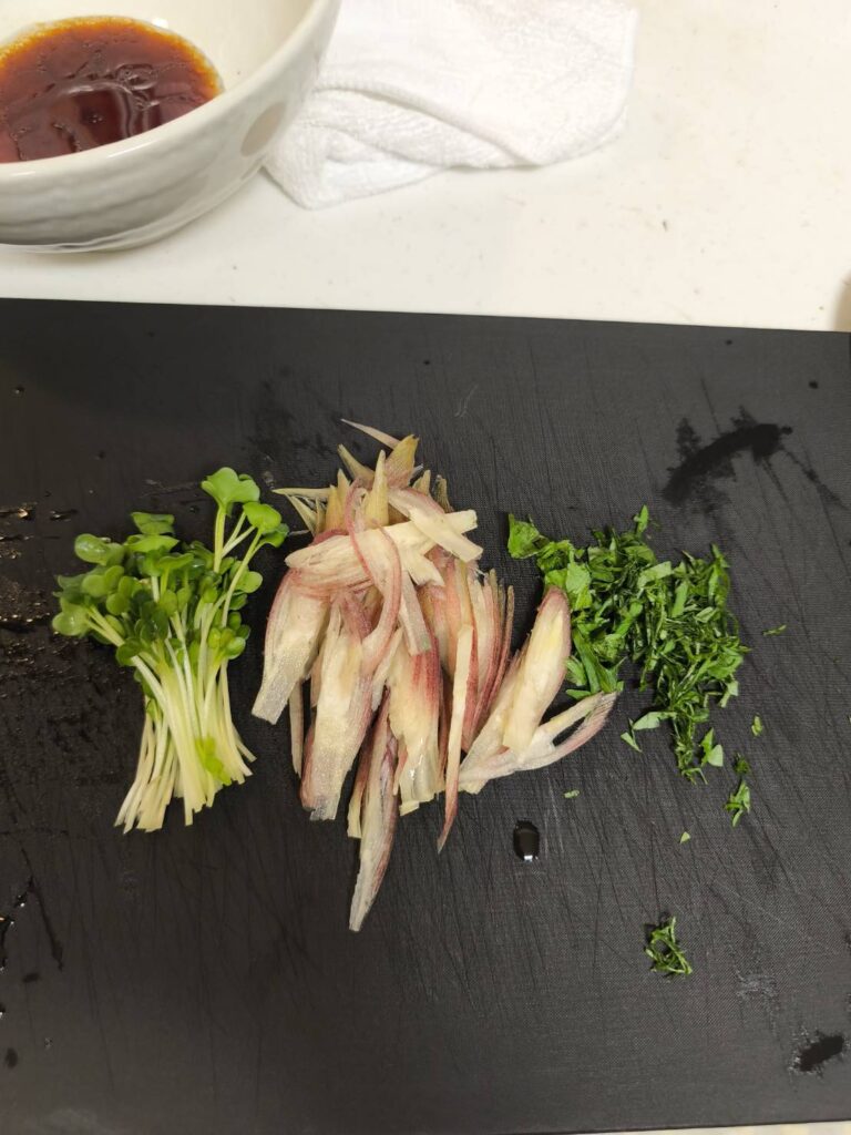 刻んだ大葉・茗荷・カイワレ