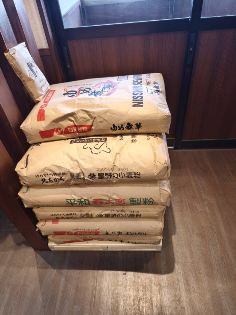 手打式特級多加水 御影麺 鏑矢の小麦