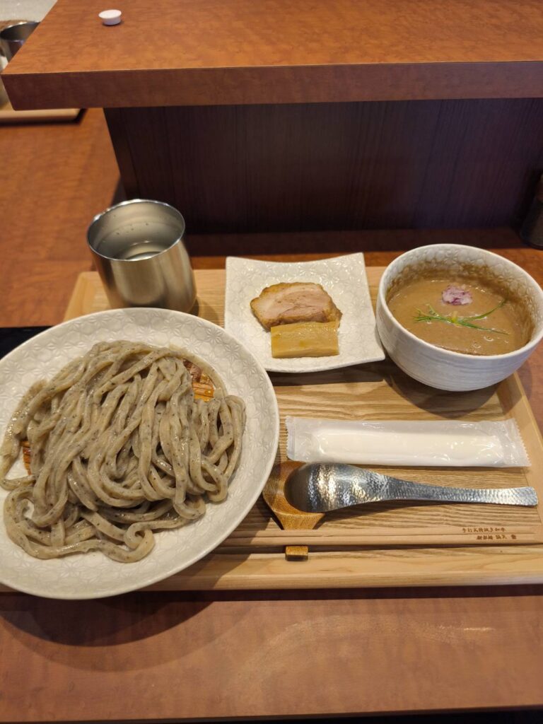 手打式特級多加水 御影麺 鏑矢の御影つけ麺中