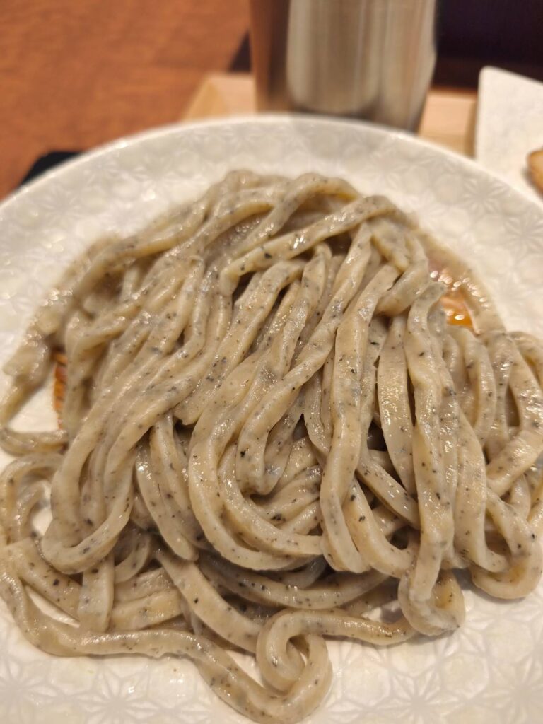 手打式特級多加水 御影麺 鏑矢の麺