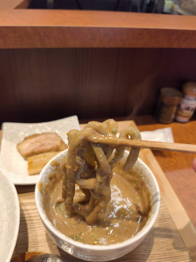 手打式特級多加水 御影麺 鏑矢のつけ麺リフト