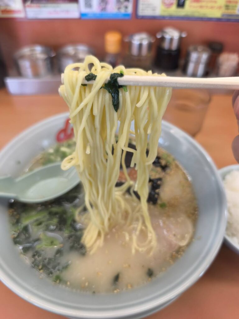 ラーメン山岡家 さいたま丸ヶ崎店の朝限定ラーメンの麺リフト