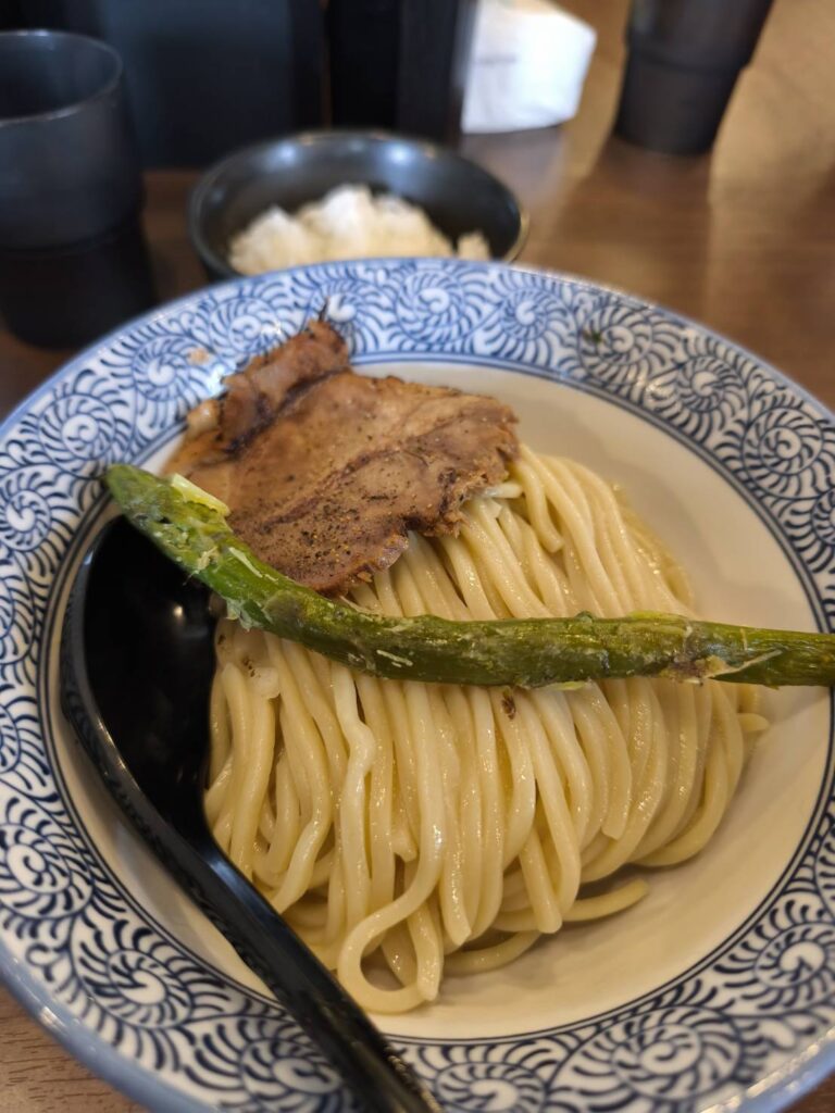 狼煙東大宮店の攻めすぎたカレーつけ麺の麺