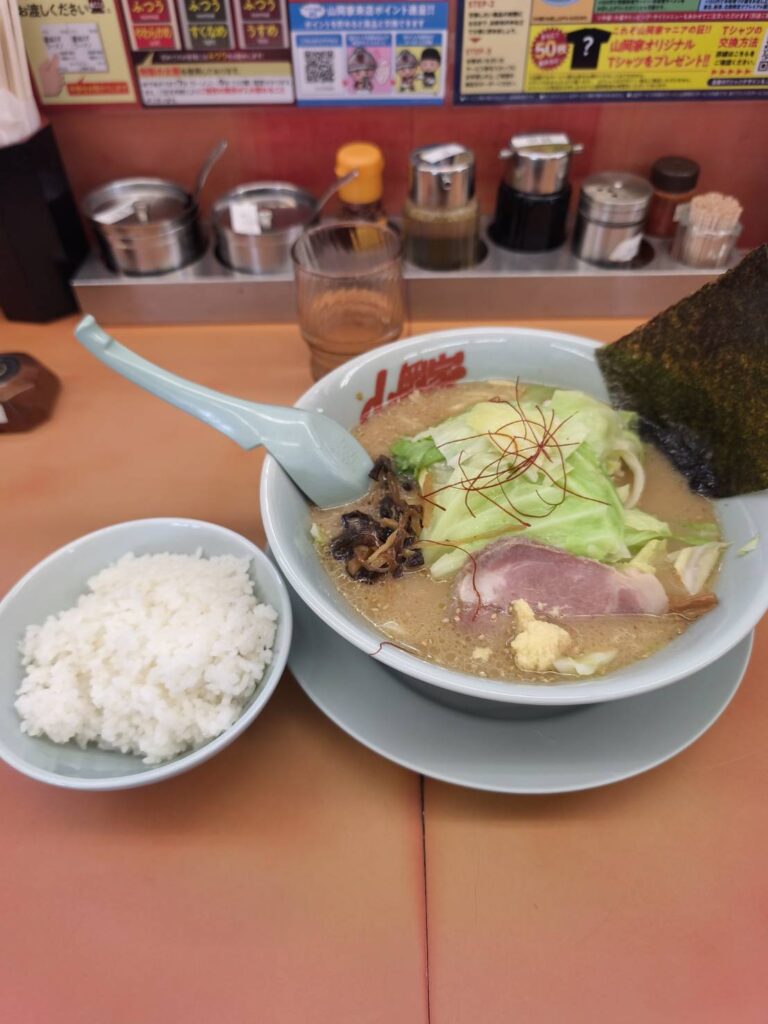ラーメン山岡家の限定濃厚白味噌豚骨ラーメン