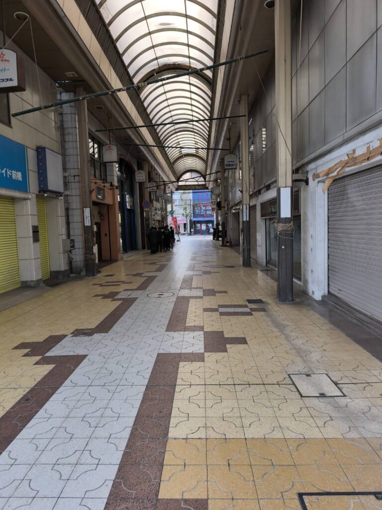 ラーメン二郎前橋千代田町店のシャッター商店街