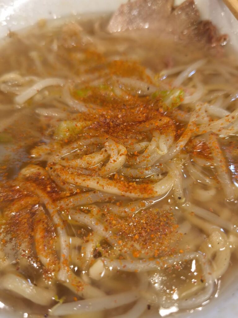 ラーメン二郎前橋千代田町店のラーメンに一味