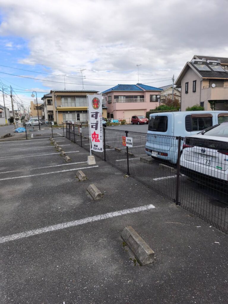 元祖スタミナ満点らーめん すず鬼 熊谷うえちゃん店の駐車場
