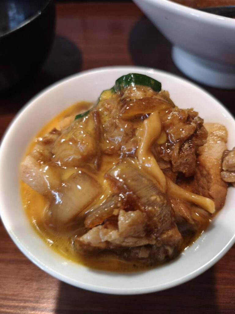 元祖スタミナ満点らーめん すず鬼 熊谷うえちゃん店のスタ満ソバ特製丼