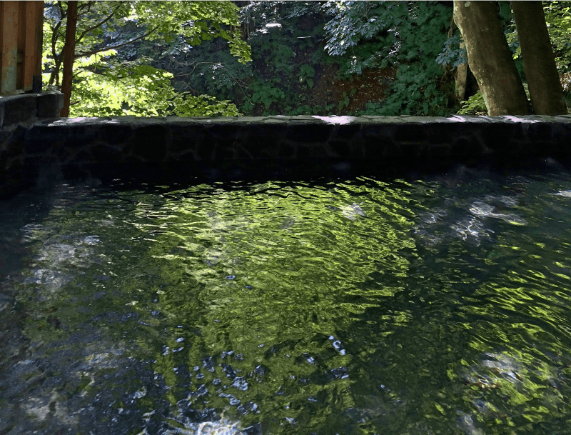 みなかみ町の日帰り温泉鈴森の湯の露天風呂