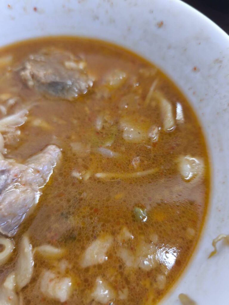 赤ラーメンのスープ