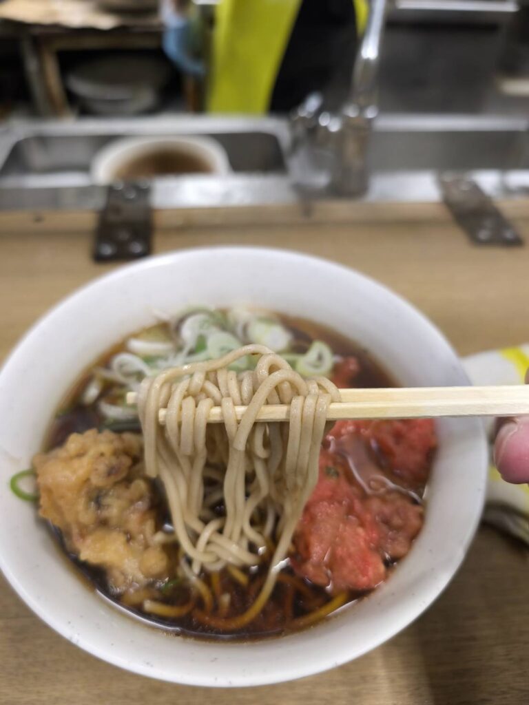 西日暮里・一由そばの麺リフト