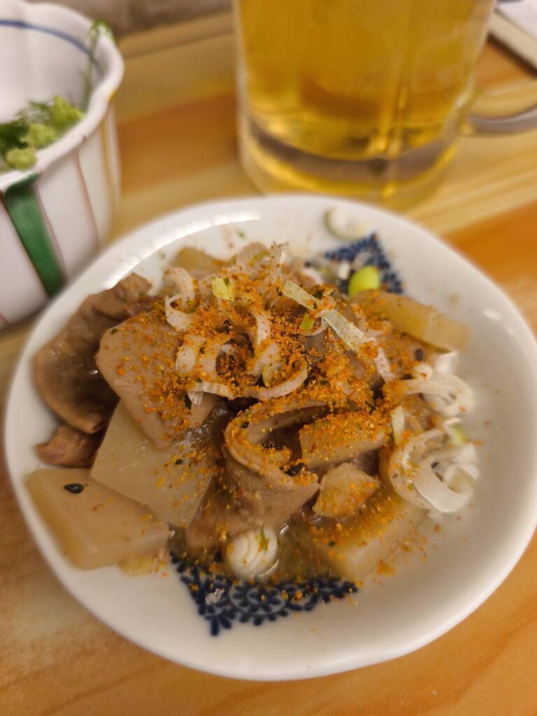 大宮いづみや本店の煮込みと七味