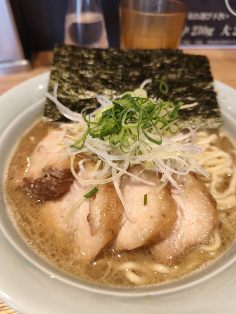 豚骨醤油 三輪のラーメンチャーシュー増し