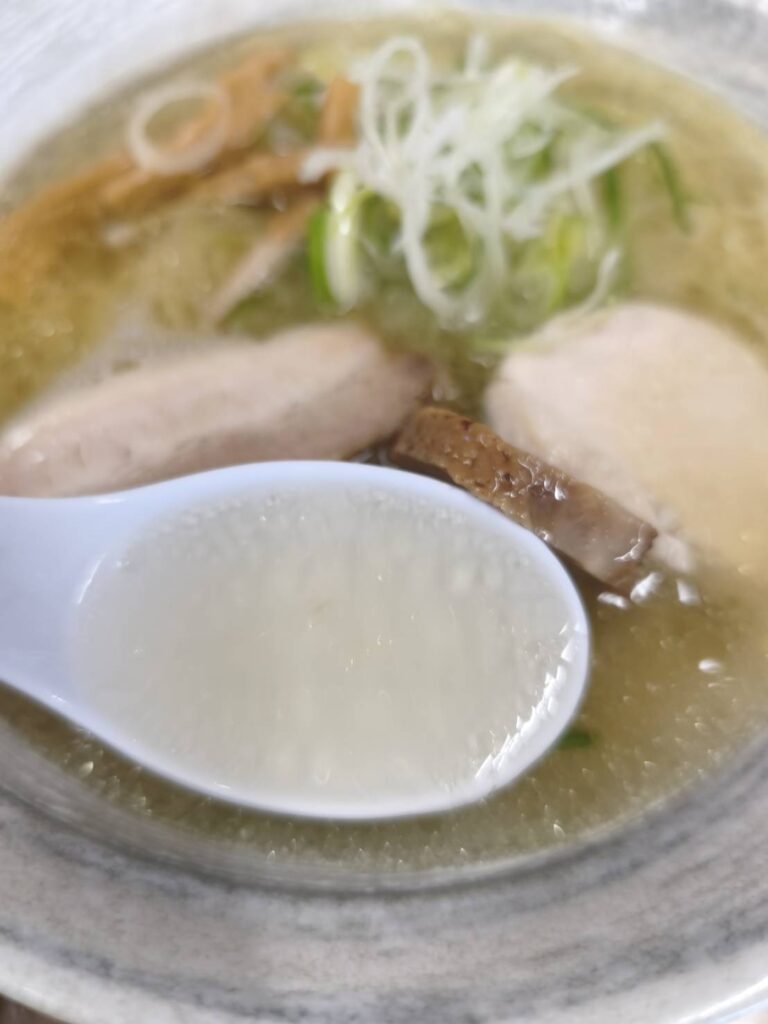 麺屋 鶏一匠の清湯(チンタン)ラーメンのスープ