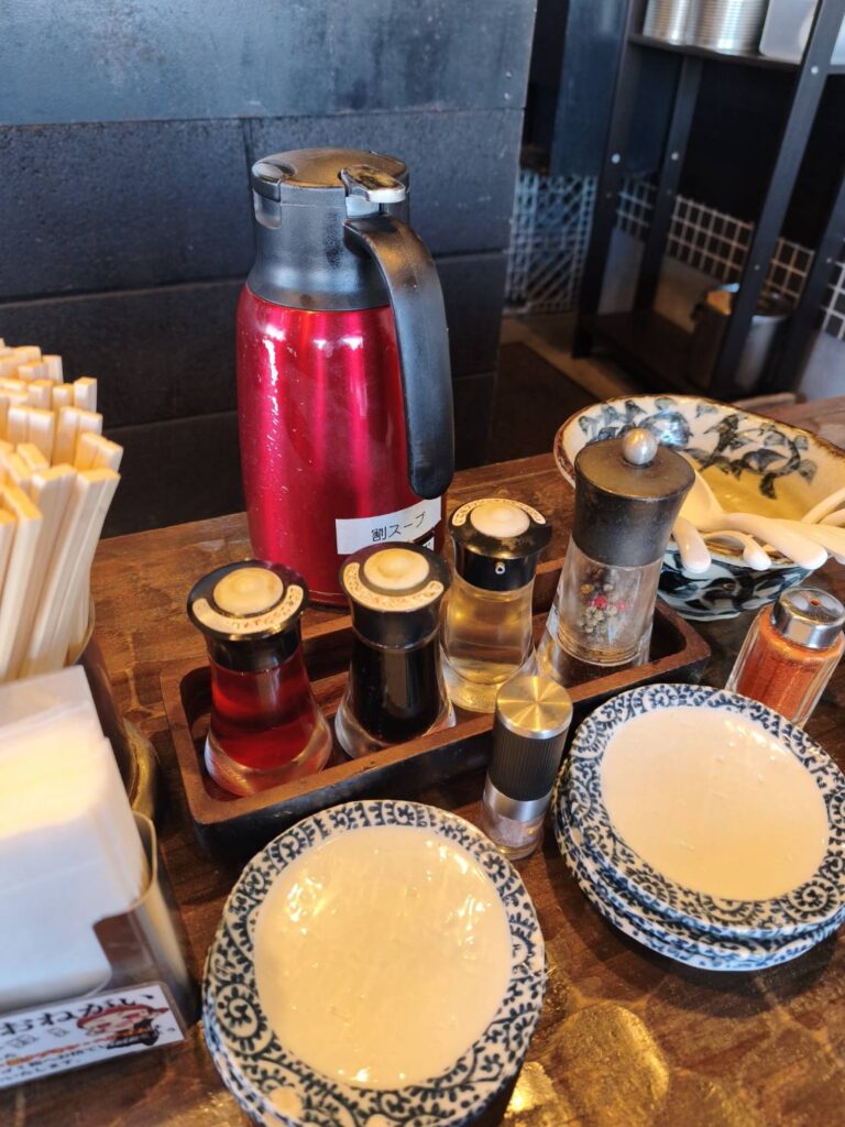 特級鶏蕎麦 龍介の卓上調味料