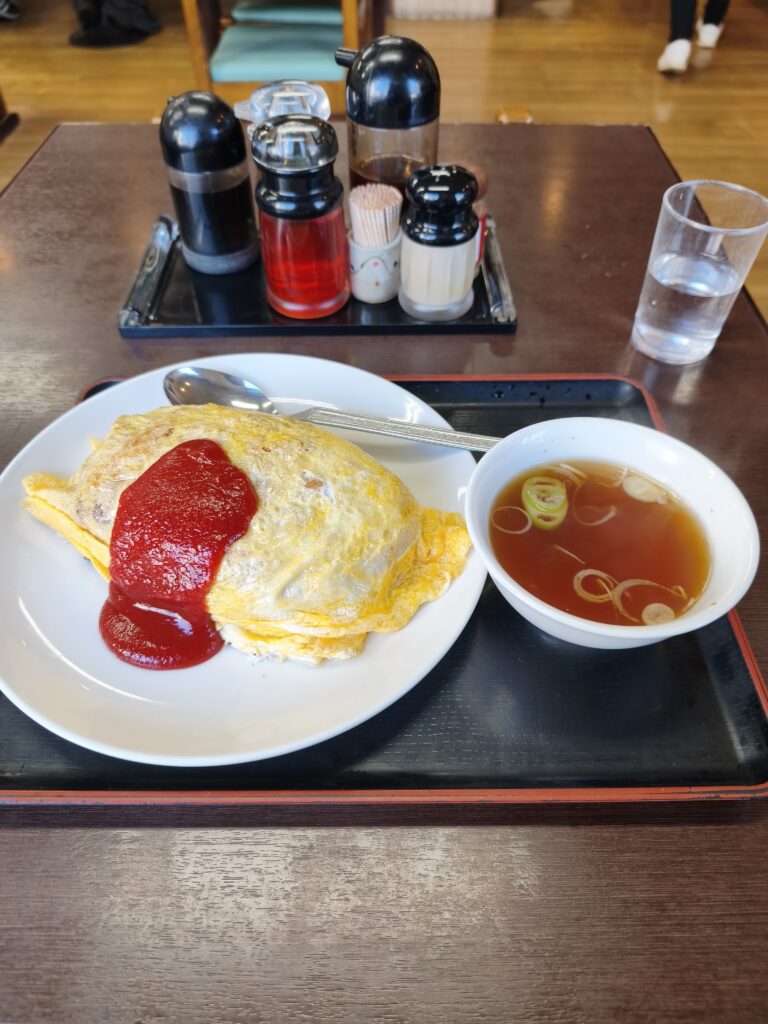 丸福のオムライスとスープ