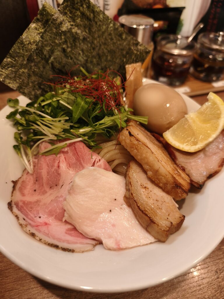 鶏そばみなもの特製伊勢崎つけそばの具材