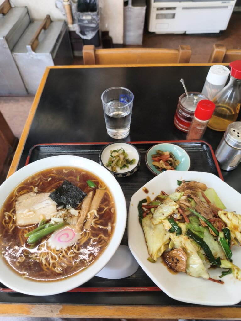三ッ木屋食堂の回鍋肉丼セット