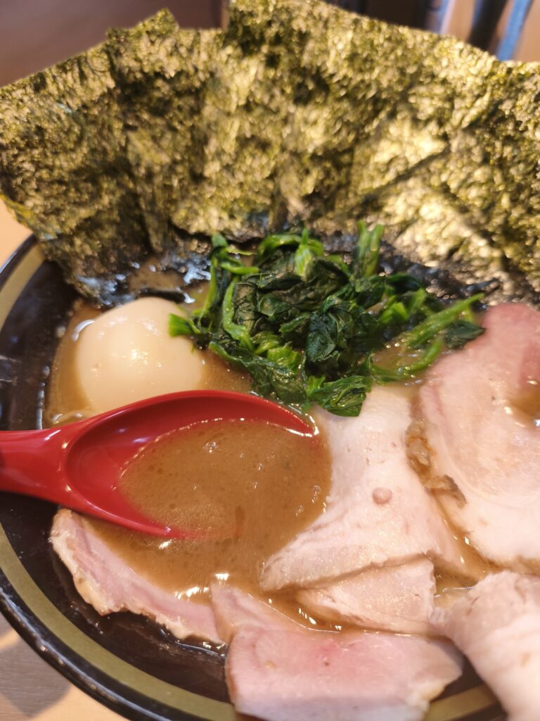 家系らーめん新山（しんざん）の呼び戻しスープ