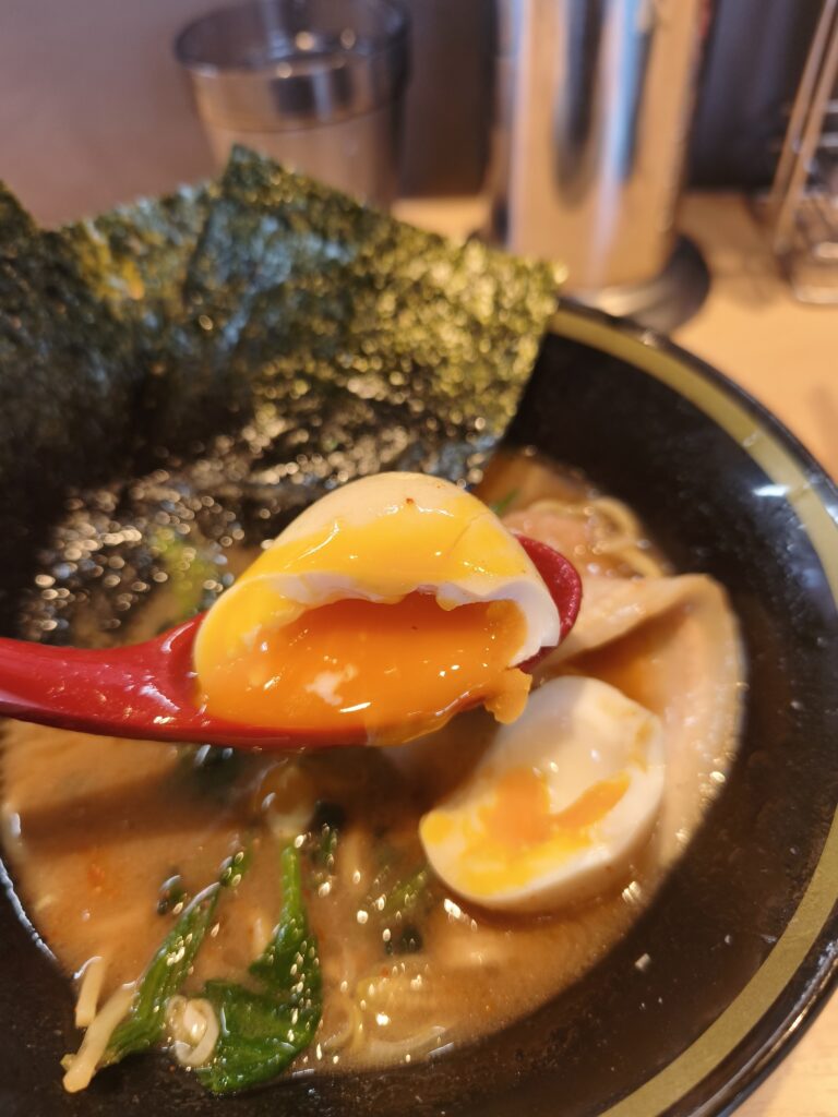 家系らーめん新山（しんざん）の味玉