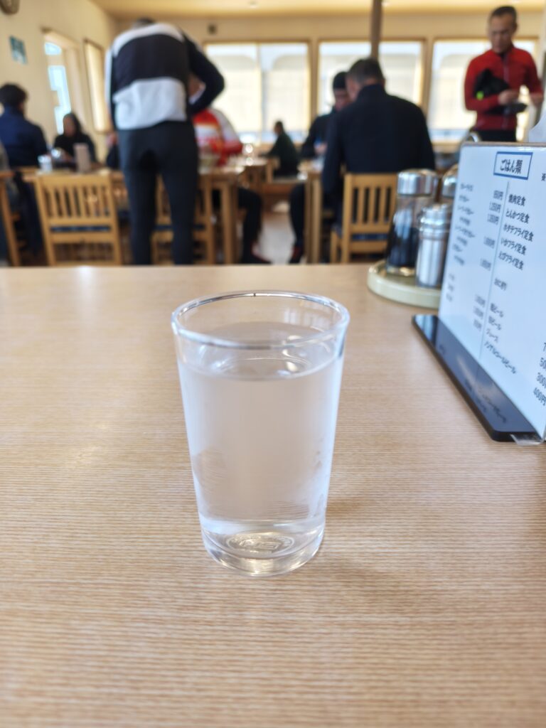 おいかわ食堂の水