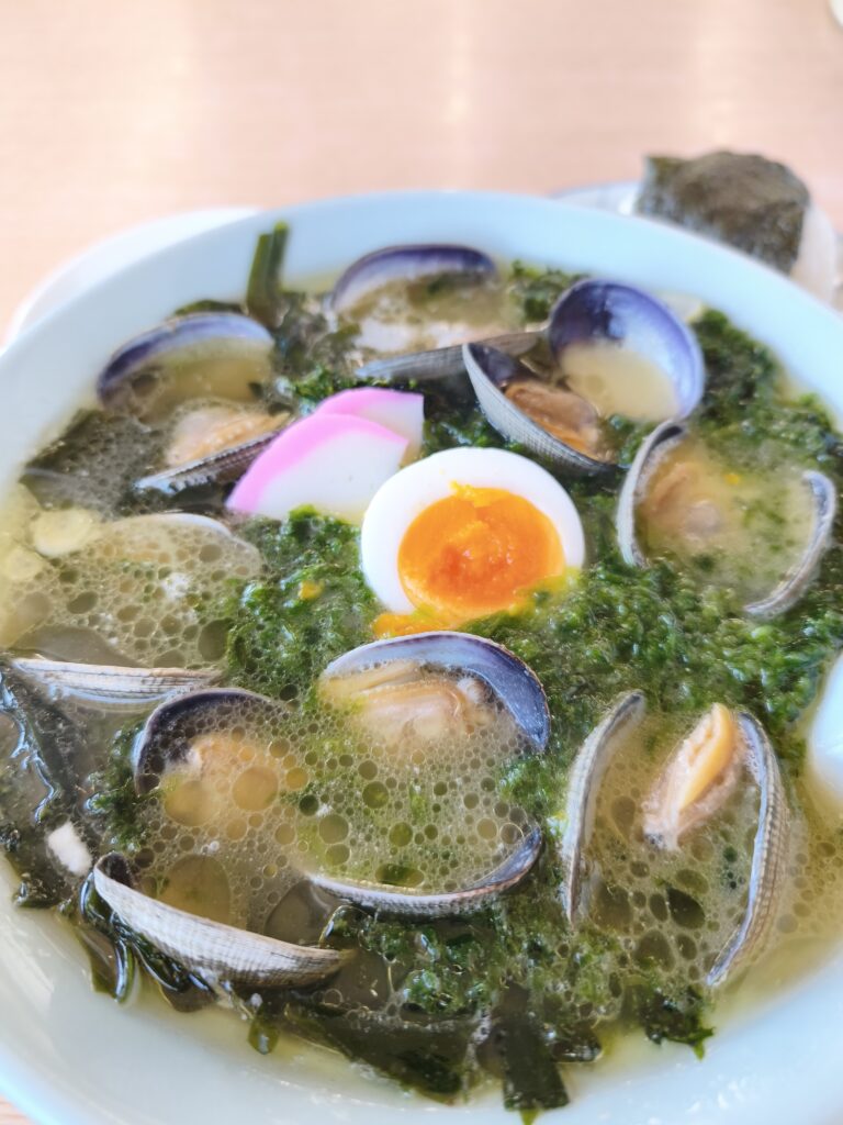 おいかわ食堂の青のりあさりバターラーメン大盛り