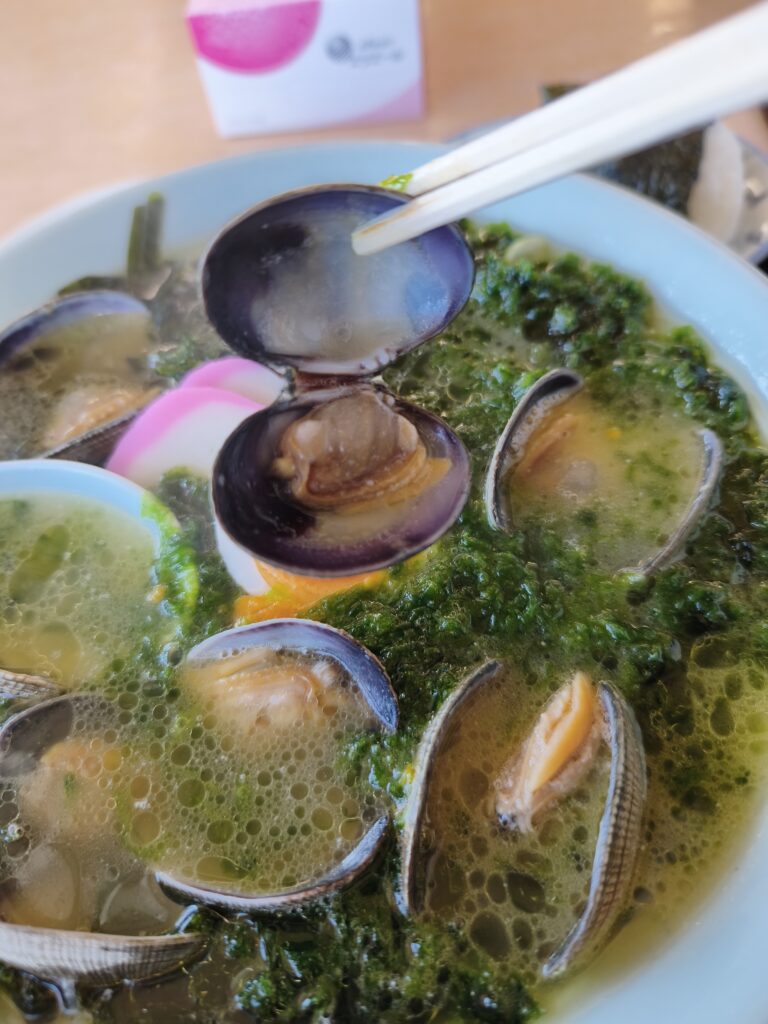 おいかわ食堂の青のりあさりバターラーメン大盛りのあさり