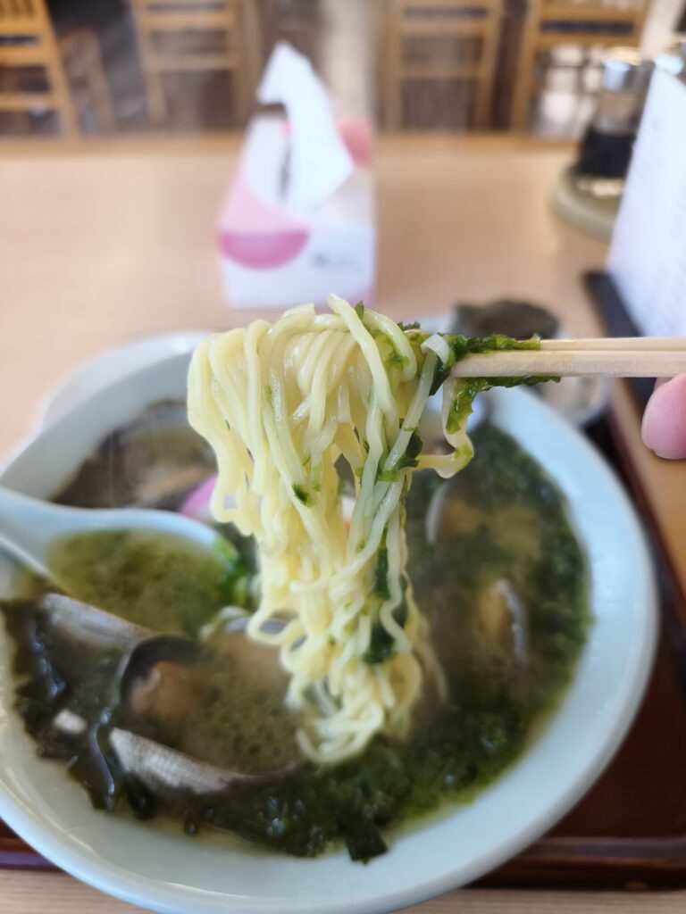おいかわ食堂の青のりあさりバターラーメン大盛りの麺