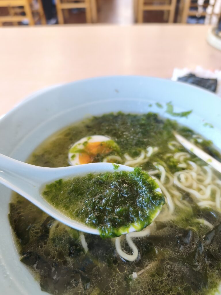 おいかわ食堂の青のりあさりバターラーメン大盛りの青のり