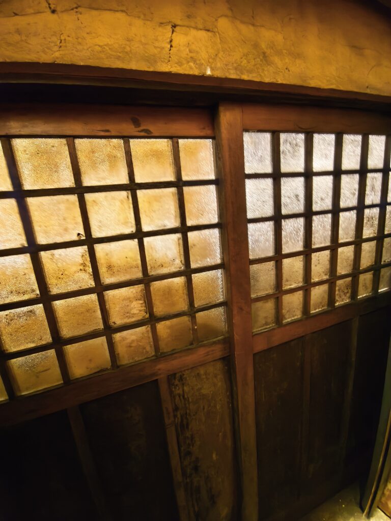 文化横丁 源氏の扉