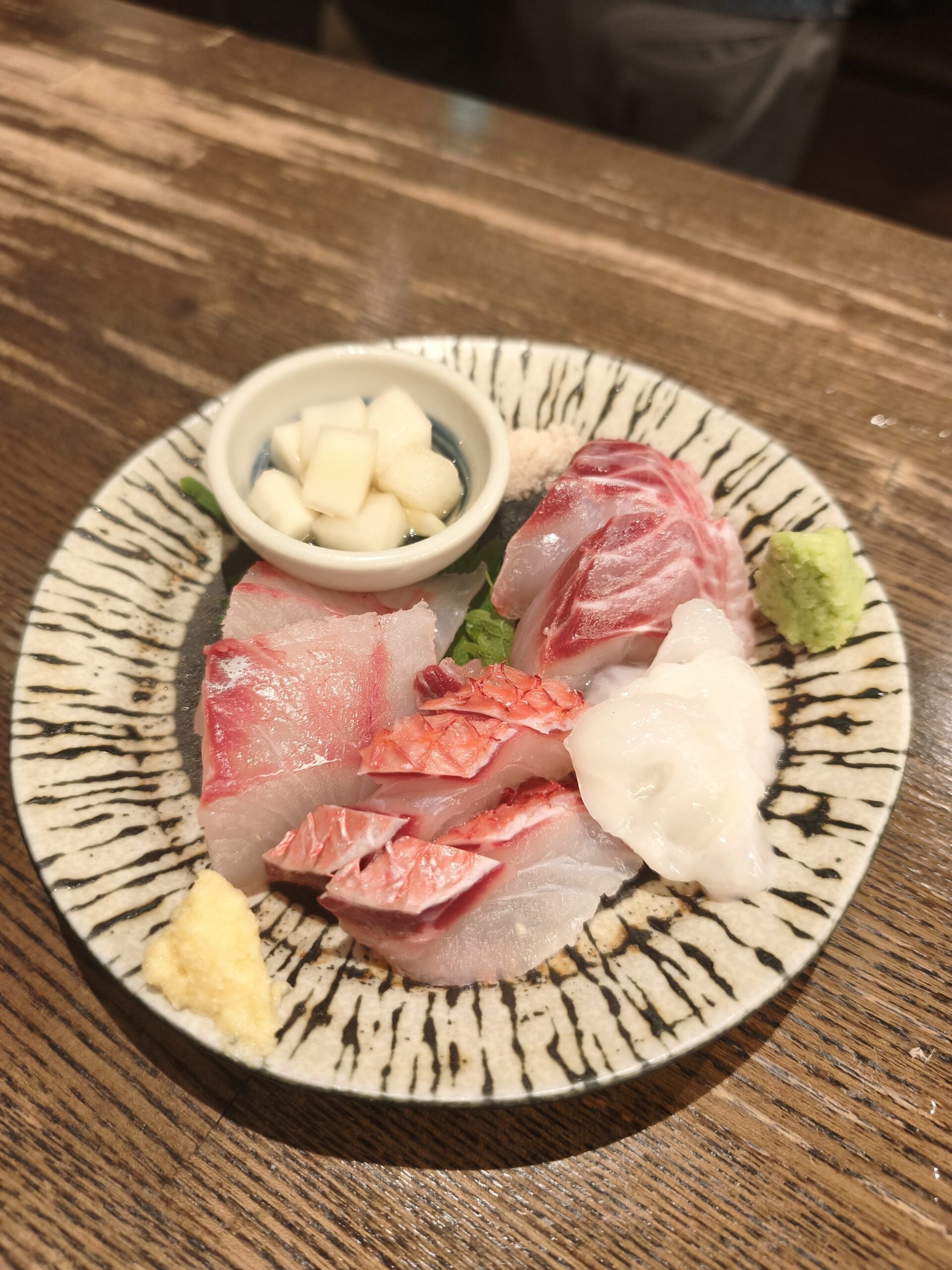 本日の刺し盛らずAset（ヒラマサ・オナガダイ・メジナ・なまだこ）