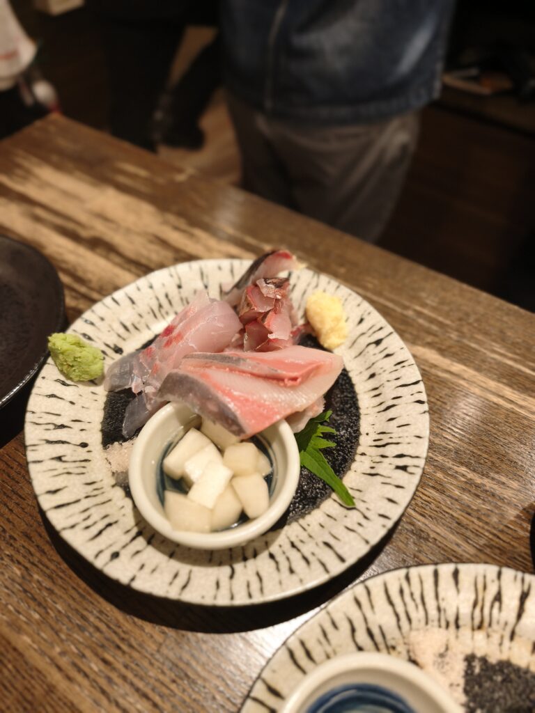 本日の刺し盛らずBset（ブリ・あじ・ヘダイ）