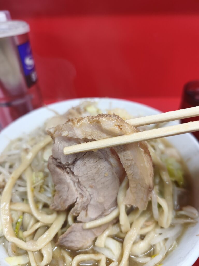 ラーメン二郎 仙台店2の小ラーメンに入った豚