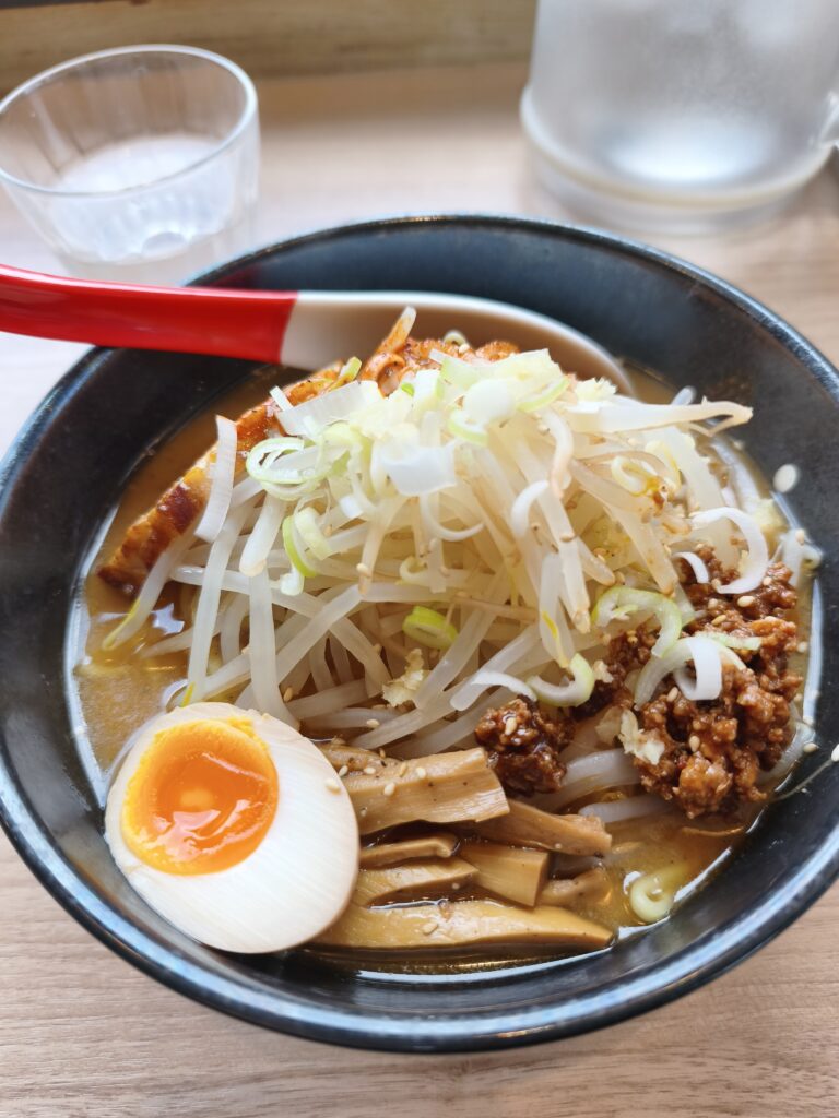 麺屋誉の辛味噌ラーメン・トッピングもやし