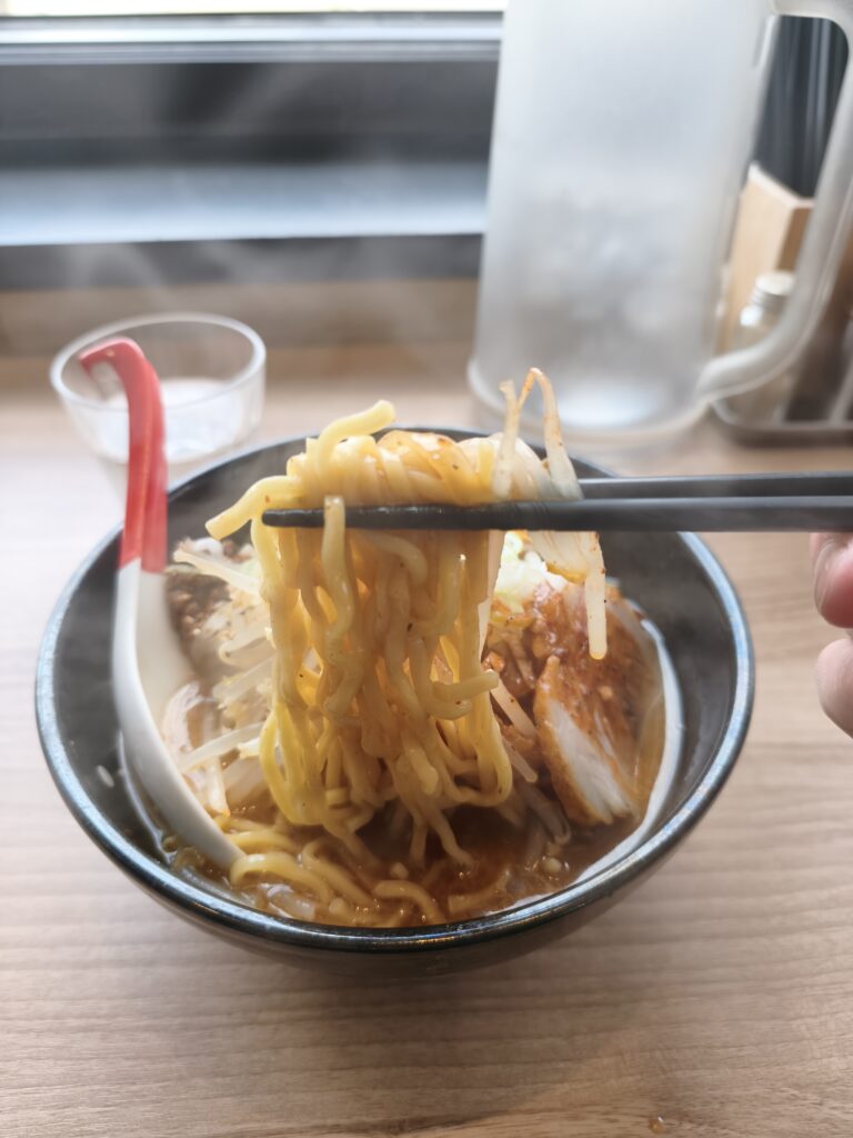 麺屋誉の味噌らーめん麺リフト